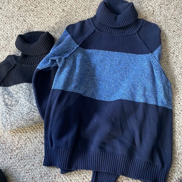 Sweaters - Picture 2 of 4